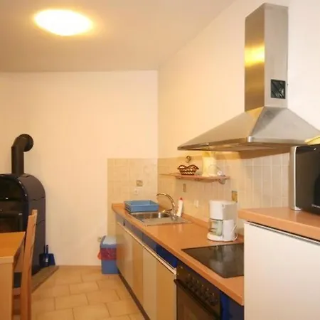 Family Friendly Seaside Apartments Gradac, Makarska - 13259 Apartmán Gradac (Split-Dalmatia)