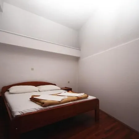 Family Friendly Seaside Apartments Gradac, Makarska - 13259 Apartmán