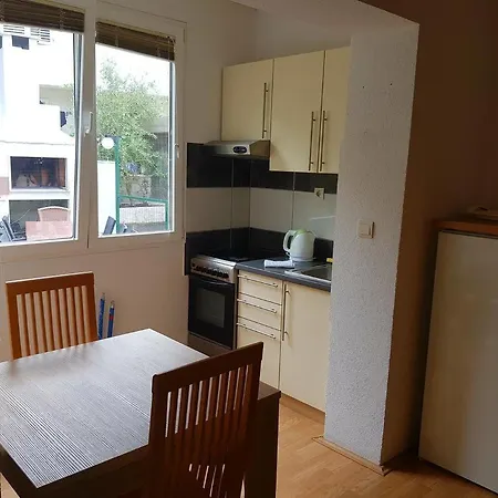 Apartmán Family Friendly Seaside Apartments Gradac, Makarska - 13259 Gradac (Split-Dalmatia)