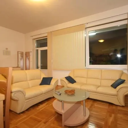Family Friendly Seaside Apartments Gradac, Makarska - 13259 Apartmán *