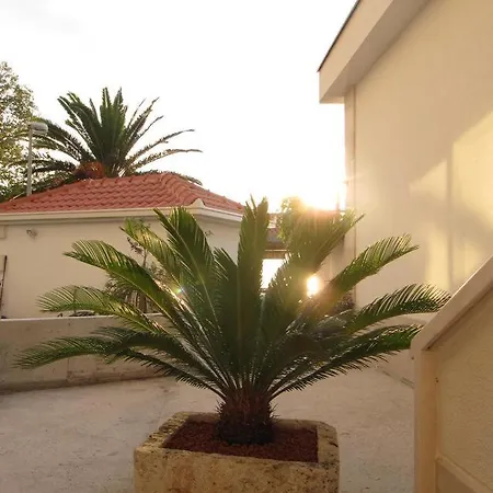 Family Friendly Seaside Apartments Gradac, Makarska - 13259 Gradac (Split-Dalmatia)