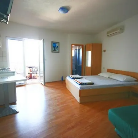 Family Friendly Seaside Apartments Gradac, Makarska - 13259 Apartmán *